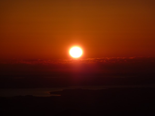 雲海の上の太陽